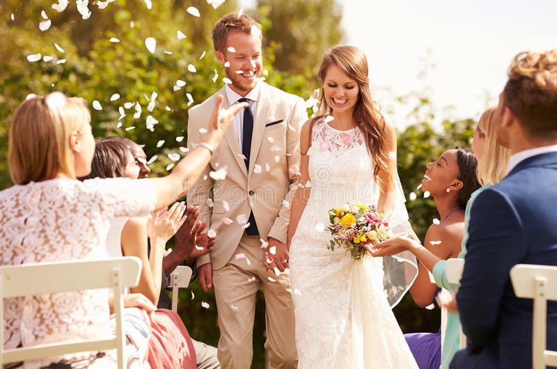 guests-throwing-confetti-over-bride-groom-wedding-67504577-2